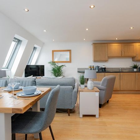 Starhost Residences - Central 3 Bed Apartment At Regents Court, Newbury Newbury (Berkshire) Exterior foto