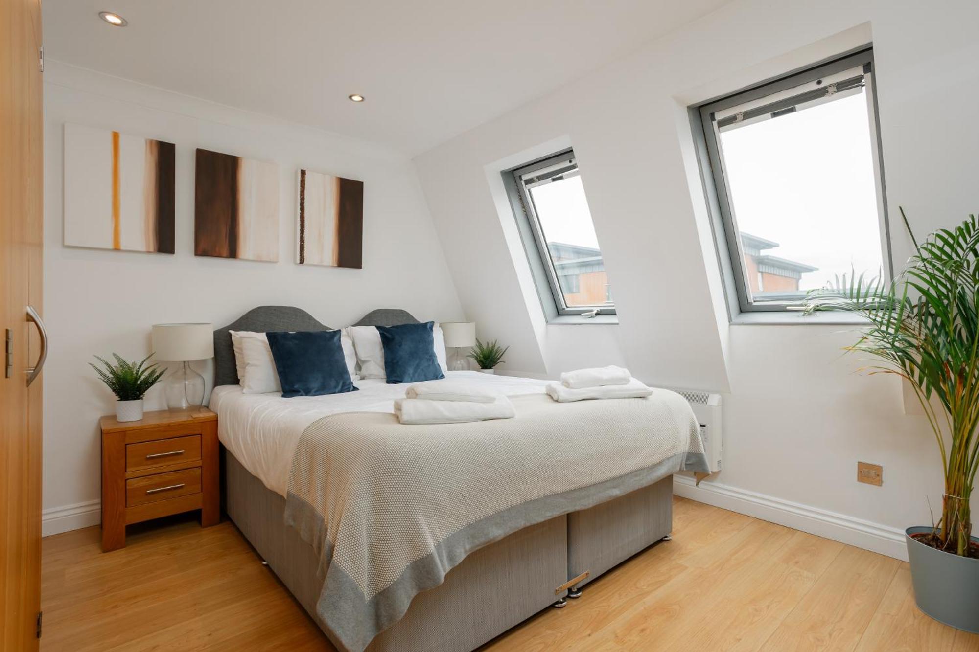Starhost Residences - Central 3 Bed Apartment At Regents Court, Newbury Newbury (Berkshire) Exterior foto