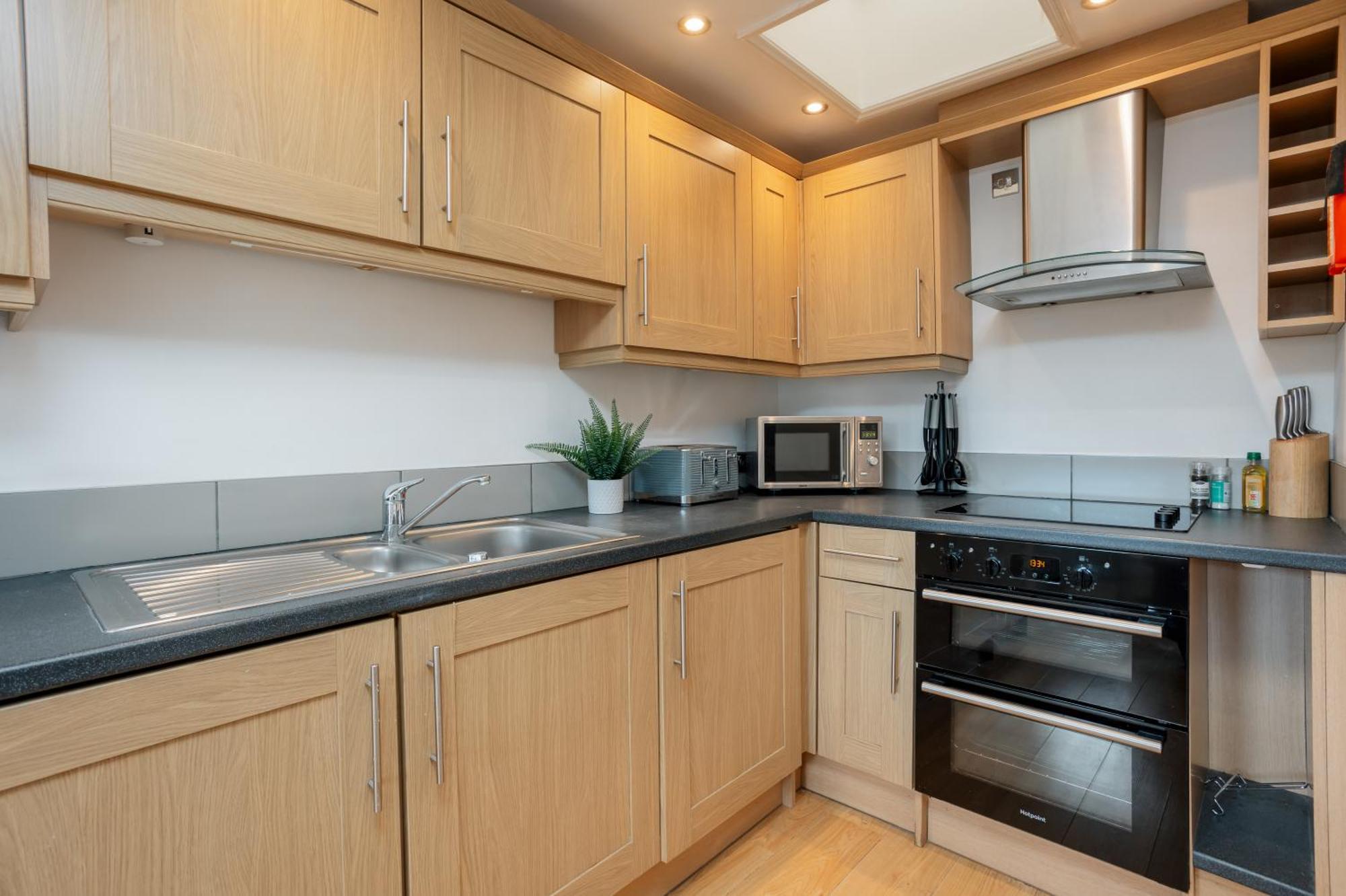 Starhost Residences - Central 3 Bed Apartment At Regents Court, Newbury Newbury (Berkshire) Exterior foto