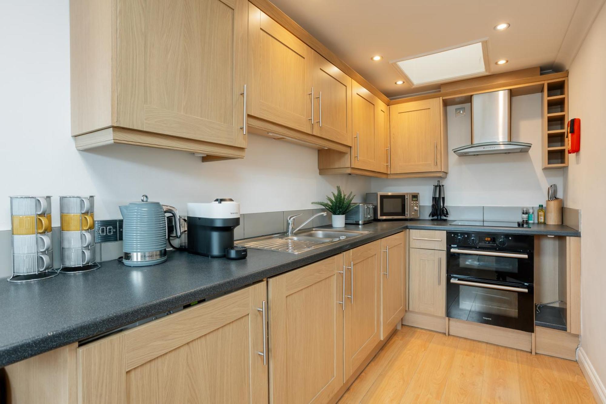 Starhost Residences - Central 3 Bed Apartment At Regents Court, Newbury Newbury (Berkshire) Exterior foto