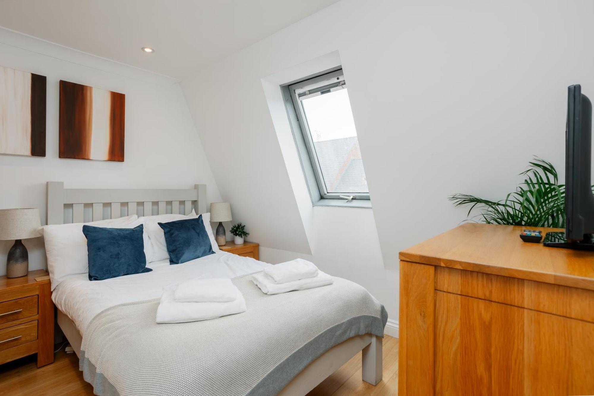 Starhost Residences - Central 3 Bed Apartment At Regents Court, Newbury Newbury (Berkshire) Exterior foto