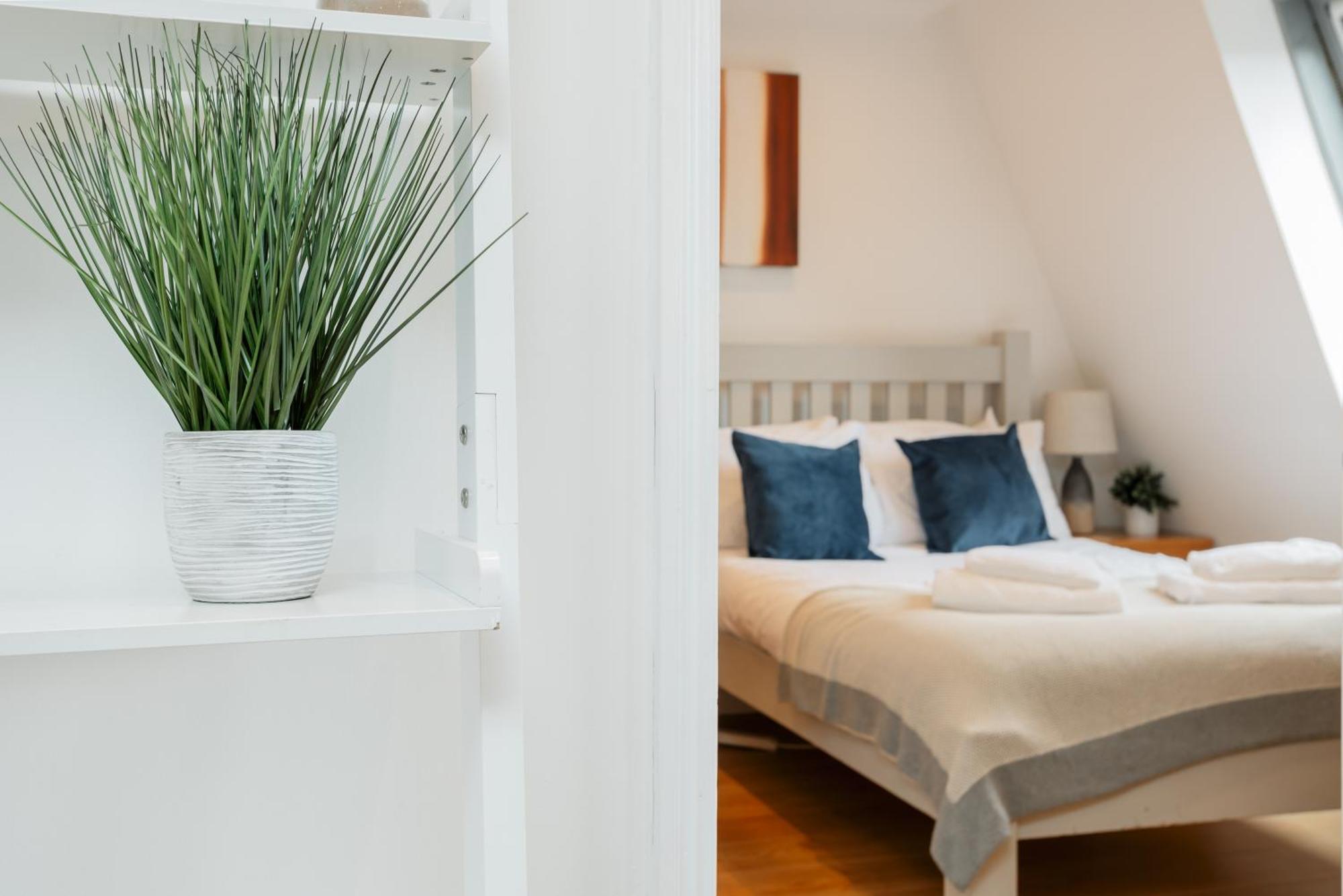 Starhost Residences - Central 3 Bed Apartment At Regents Court, Newbury Newbury (Berkshire) Exterior foto
