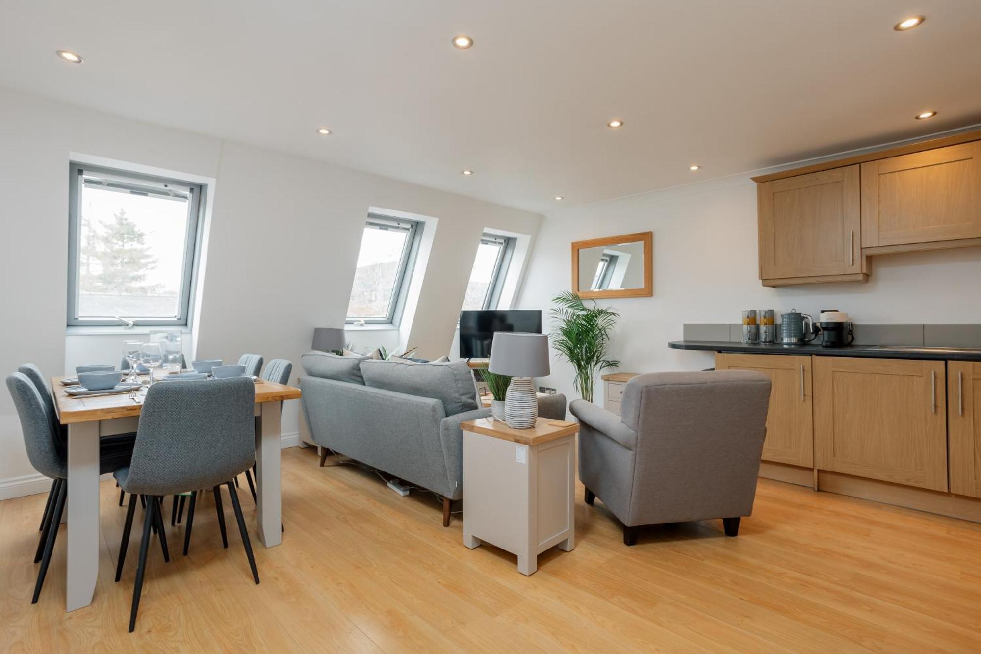 Starhost Residences - Central 3 Bed Apartment At Regents Court, Newbury Newbury (Berkshire) Exterior foto
