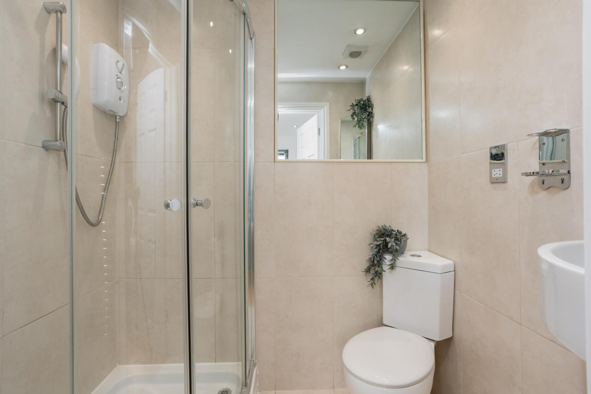 Starhost Residences - Central 3 Bed Apartment At Regents Court, Newbury Newbury (Berkshire) Exterior foto