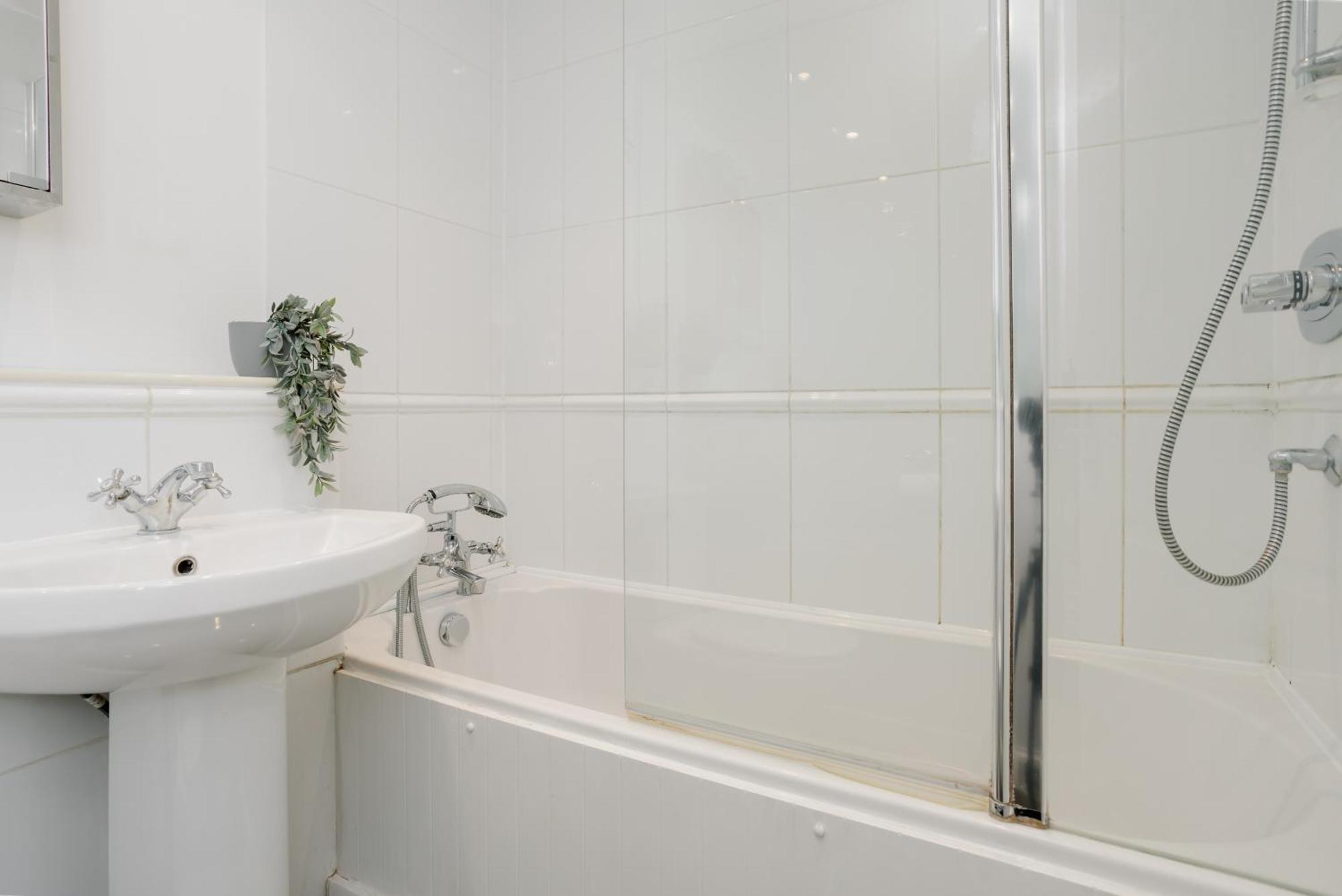 Starhost Residences - Central 3 Bed Apartment At Regents Court, Newbury Newbury (Berkshire) Exterior foto